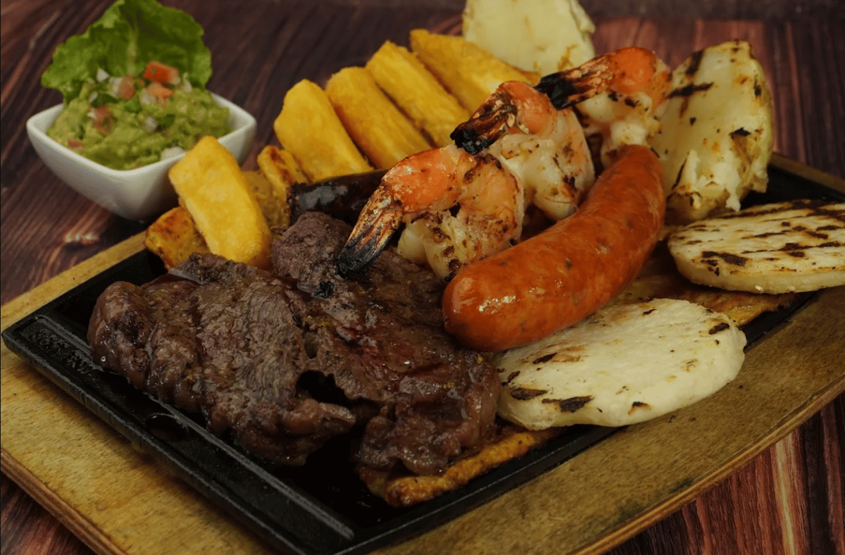 Traditional Bandeja Paisa